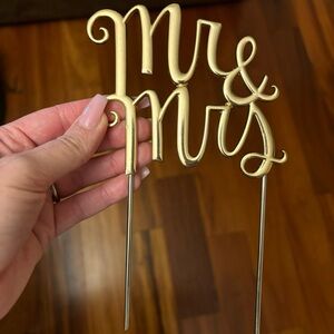 Gold cake topper that’s say Mr. & Mrs.